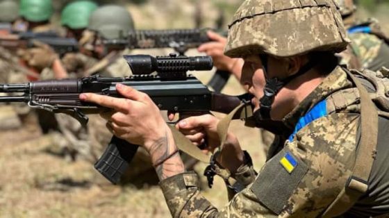 neskolko tysjach chelovek uzhe zapisalis dlja uchastija v ukrainskom legione v polshe minus sikorskij d7572db scaled China Way