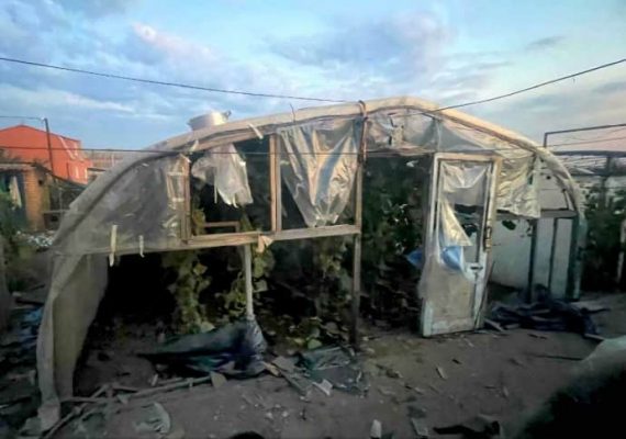 Обломки сбитых ''Шахедов'' повредили 2 здания на Днепропетровщине 2 Обломки сбитых ''Шахедов'' повредили 2 здания на Днепропетровщине