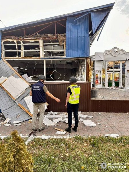 Обстріл Чугуєва: кількість поранених зросла до 9, серед них - підліток (фото) 11 Обстріл Чугуєва: кількість поранених зросла до 9, серед них - підліток (фото)
