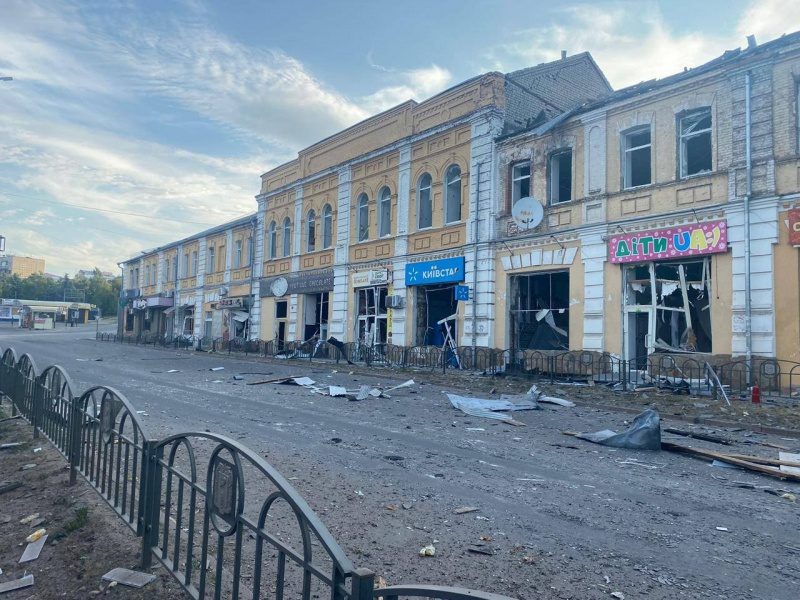 Обстріл Чугуєва: кількість поранених зросла до 9, серед них - підліток (фото) 2 Обстріл Чугуєва: кількість поранених зросла до 9, серед них - підліток (фото)