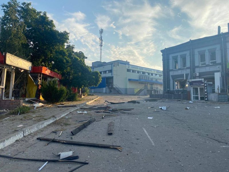 Обстріл Чугуєва: кількість поранених зросла до 9, серед них - підліток (фото) 7 Обстріл Чугуєва: кількість поранених зросла до 9, серед них - підліток (фото)