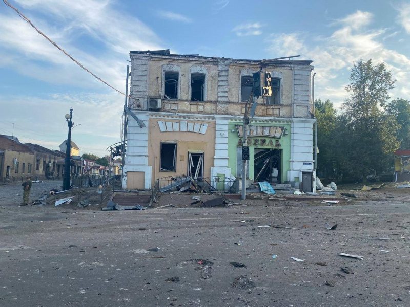 Обстріл Чугуєва: кількість поранених зросла до 9, серед них - підліток (фото) 5 Обстріл Чугуєва: кількість поранених зросла до 9, серед них - підліток (фото)