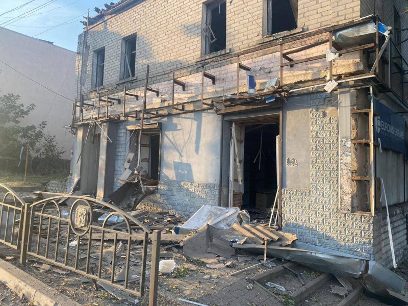 Обстріл Чугуєва: кількість поранених зросла до 9, серед них - підліток (фото) 6 Обстріл Чугуєва: кількість поранених зросла до 9, серед них - підліток (фото)