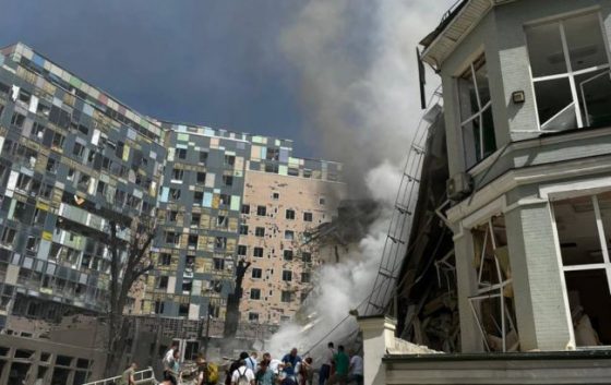 Під удар РФ потрапила дитяча лікарня "Охматдит" у Києві: фото наслідків 13 pid udar rf potrapila ditjacha likarnja ohmatdit u kiyevi foto naslidkiv a3bf996 scaled China Way