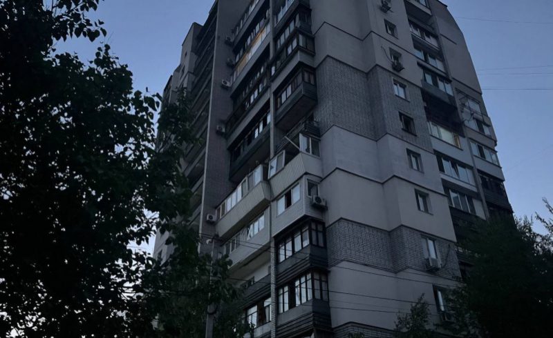 Ракетний удар по Дніпру: постраждали 7 людей, пошкоджені супермаркет і будинки