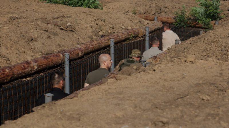 Роботи з будівництва фортифікацій у Херсонській області виконані на 97%, - Шмигаль