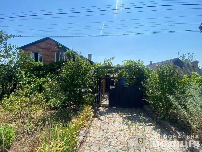 Росіяни вдарили дроном по будинку сімейного типу у Дніпропетровській області, є постраждалі