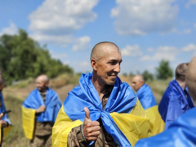 Україна повернула з російського полону 95 захисників 4 Україна повернула з російського полону 95 захисників