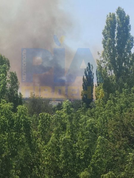 В окупованому Мелітополі пролунали вибухи: горить аеродром