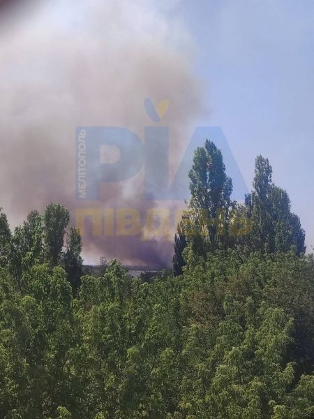 В окупованому Мелітополі пролунали вибухи: горить аеродром