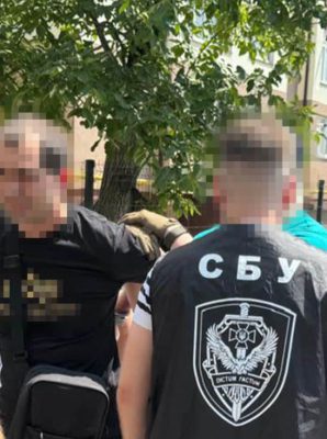 Вымогал взятки с импортеров: ''на горячем''схватили одного из главных таможенников Прикарпатья 2 Вымогал взятки с импортеров: ''на горячем''схватили одного из главных таможенников Прикарпатья