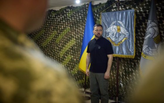 Зеленський відвідав передову біля Вовчанська та Дергачі 1 zelenskij vidvidav peredovu bilja vovchanska ta dergachi 3aea1d3 scaled China Way