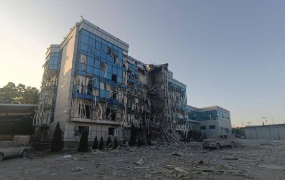 З'явилися фото наслідків ракетного обстрілу Харкова 2 zjavilisja foto naslidkiv raketnogo obstrilu harkova 30a44cd scaled China Way