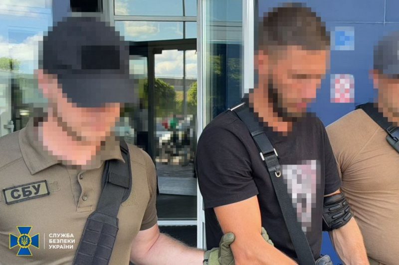 Облаштували "спостережний пункт" у квартирі Києва. СБУ затримала агентів розвідки РФ 2 Облаштували "спостережний пункт" у квартирі Києва. СБУ затримала агентів розвідки РФ