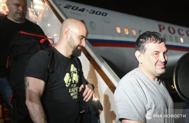 Обмен заключенными: Путин встретил убийцу Красикова словами ''Здорово'' 2 Обмен заключенными: Путин встретил убийцу Красикова словами ''Здорово''