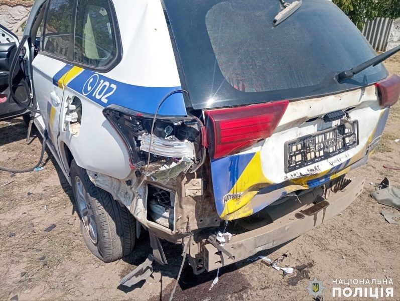 Росіяни атакували авто поліції у Миколаївській області: постраждали троє патрульних 3 Росіяни атакували авто поліції у Миколаївській області: постраждали троє патрульних