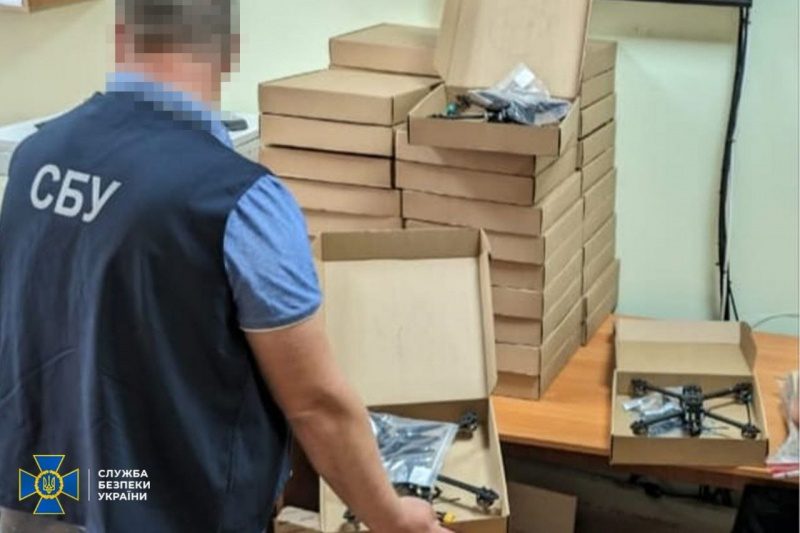 СБУ викрила підприємця, який поставив для ЗСУ тисячу бракованих FPV-дронів