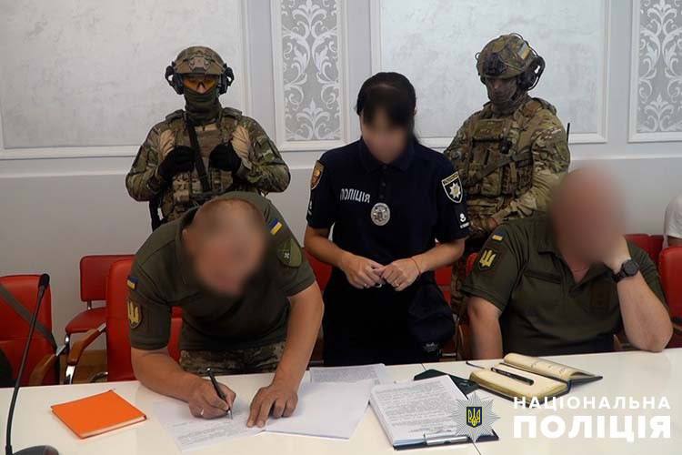 Схему вигадав керівник. В Тернопільській області в ТЦК "вибивали" хабарі з військовозобов'язаних 4 Схему вигадав керівник. В Тернопільській області в ТЦК "вибивали" хабарі з військовозобов'язаних