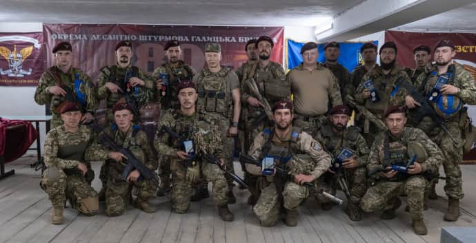 Сырский вручил награды десантникам, которые воюют на Курщине: Сохранили тысячи жизней 3 Сырский вручил награды десантникам, которые воюют на Курщине: Сохранили тысячи жизней