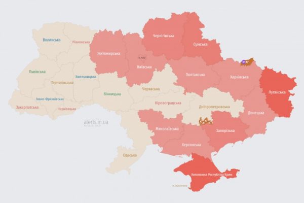 В Киеве и нескольких областях объявили воздушную тревогу: Россия запустила ударные БпЛА 