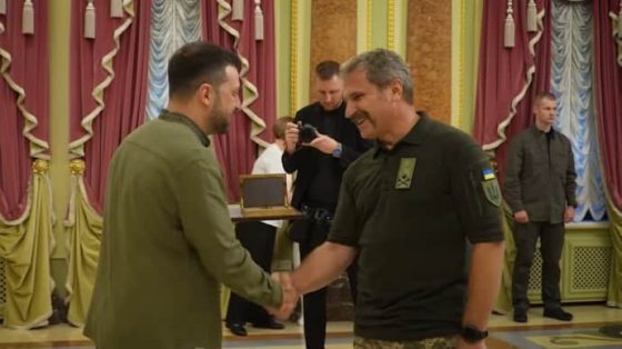 zelenskij vruchil gosudarstvennye nagrady legendam ukrainy b100dd3 scaled China Way