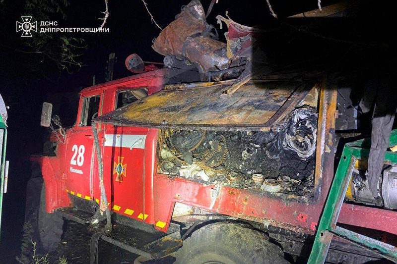 Окупанти атакували рятувальників у Нікополі під час гасіння пожежі (фото) 3 Окупанти атакували рятувальників у Нікополі під час гасіння пожежі (фото)