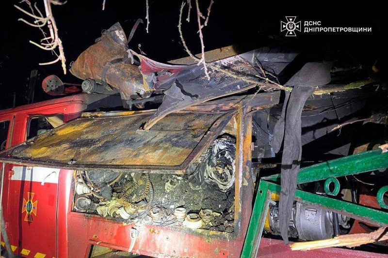 Окупанти атакували рятувальників у Нікополі під час гасіння пожежі (фото) 4 Окупанти атакували рятувальників у Нікополі під час гасіння пожежі (фото)