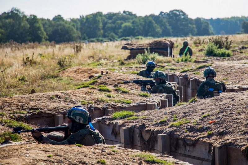 У Генштабі показали, як бійці ЗСУ у Британії навчаються штурмувати траншеї противника