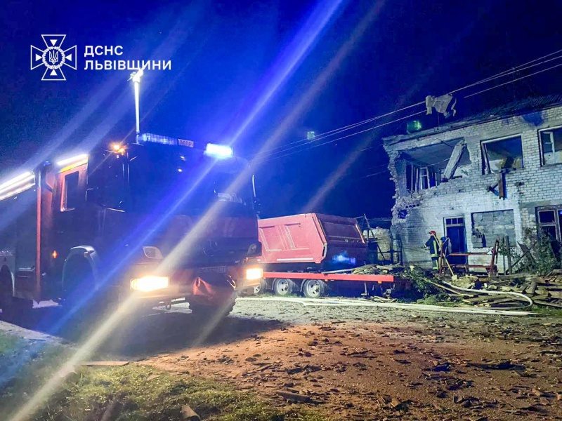 У Львівській та Черкаській областях спалахнули пожежі після атаки "Шахедів" 3 У Львівській та Черкаській областях спалахнули пожежі після атаки "Шахедів"