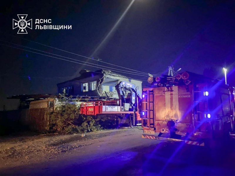 У Львівській та Черкаській областях спалахнули пожежі після атаки "Шахедів" 4 У Львівській та Черкаській областях спалахнули пожежі після атаки "Шахедів"