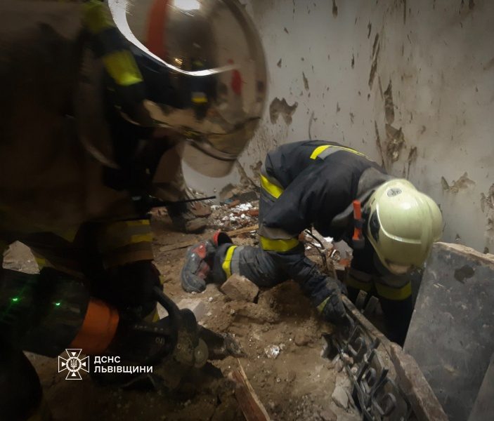 У Львові завершили аварійно-рятувальні роботи після російської атаки (фото)