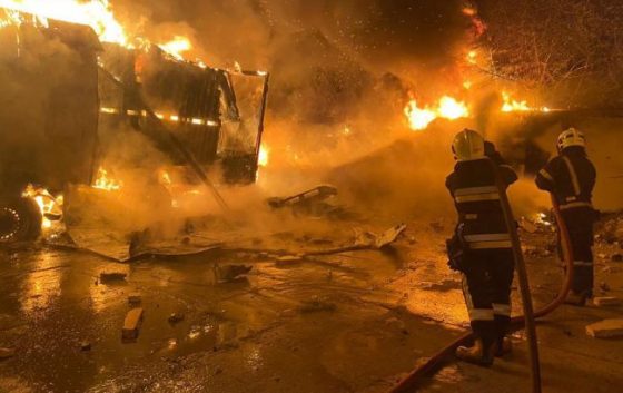 З'явились фото та відео пожежі під Львовом після нічної атаки РФ 8 zjavilis foto ta video pozhezhi pid lvovom pislja nichnoyi ataki rf 2875f9b scaled China Way