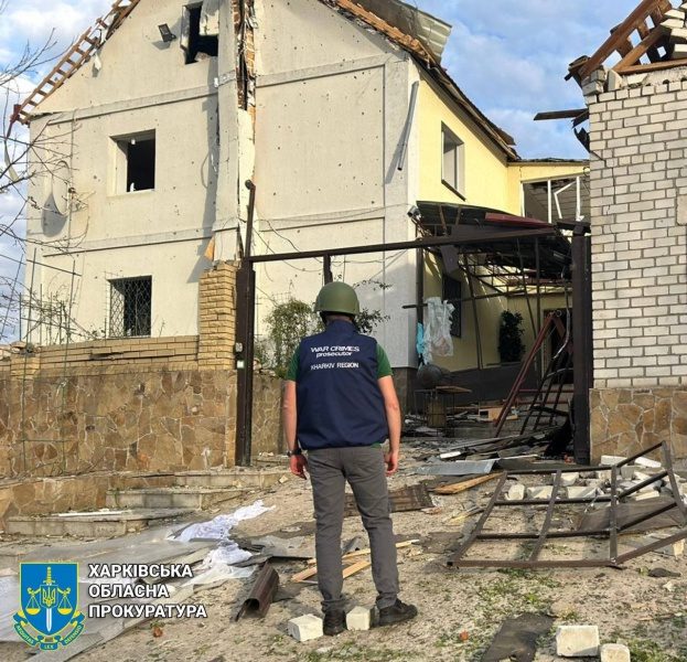 З'явилися фото наслідків нічних авіаударів по Харкову та передмістю 3 З'явилися фото наслідків нічних авіаударів по Харкову та передмістю