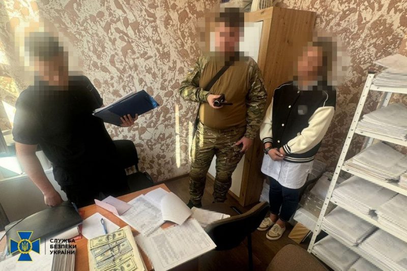 "Допомогли" понад 400 ухилянтам. СБУ викрила у Харкові злочинну групу