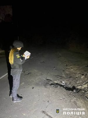 На Киевщине обломки дронов повредили окна в двух предприятиях и трансформатор 