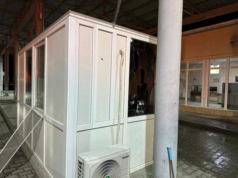 Обстріл Одеської області: під ударом КПП та портова інфраструктура, є поранені (фото) 4 Обстріл Одеської області: під ударом КПП та портова інфраструктура, є поранені (фото)
