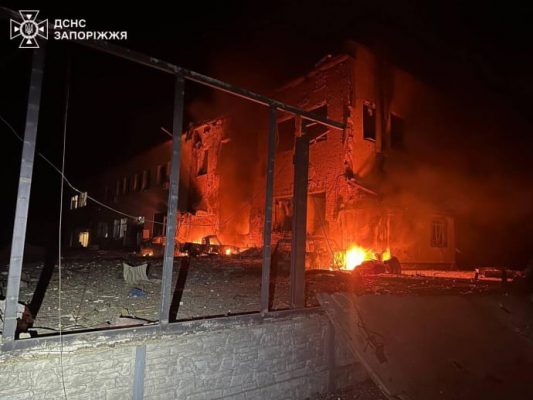 Оккупанты ночью атаковали Запорожье, ранили 3 человека   