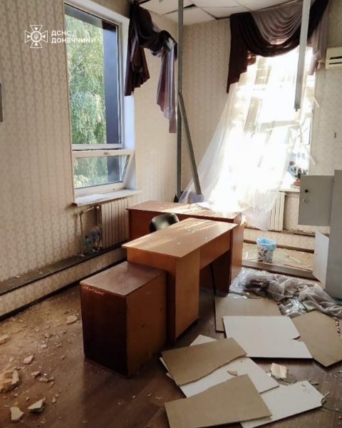 Окупанти зранку атакували Краматорськ: пошкоджено пожежну частину (фото)