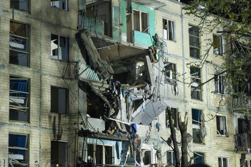 Перебої зі світлом та зруйнований КАБом будинок: що відомо про удари по Харкову 10 Перебої зі світлом та зруйнований КАБом будинок: що відомо про удари по Харкову