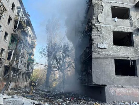 РФ ударила КАБом по многоэтажке в Мирнограде: есть погибший и раненые 