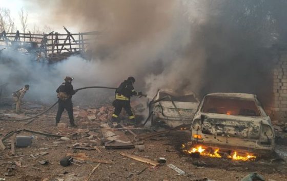 Росіяни вдарили по відділенню "Нової пошти" під Дружківкою: є загиблі (фото) 1 rosijani vdarili po viddilennju novoyi poshti pid druzhkivkoju ye zagibli foto a9a2d3a scaled China Way