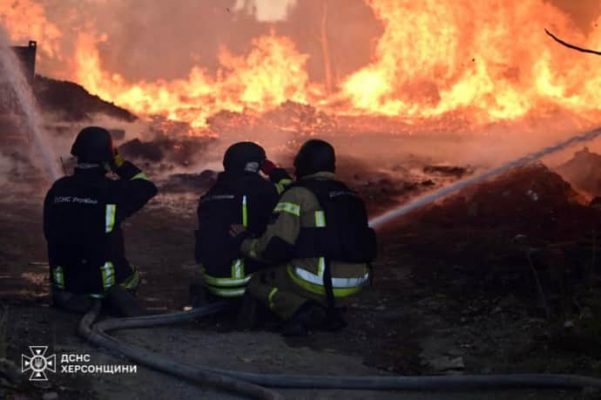 Россияне ударили по Херсону: вспыхнул масштабный пожар 