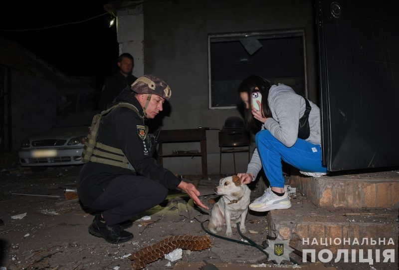 Ворог бив по Запоріжжю КАБами. Уточнені наслідки нічного обстрілу (відео) 7 Ворог бив по Запоріжжю КАБами. Уточнені наслідки нічного обстрілу (відео)