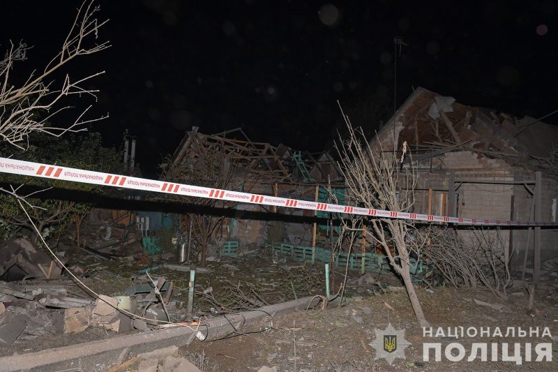 Ворог бив по Запоріжжю КАБами. Уточнені наслідки нічного обстрілу (відео) 10 Ворог бив по Запоріжжю КАБами. Уточнені наслідки нічного обстрілу (відео)