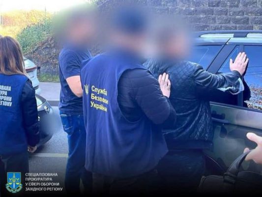 Вымогал взятку за продолжение лечения: на Львовщине разоблачили чиновника военного госпиталя 