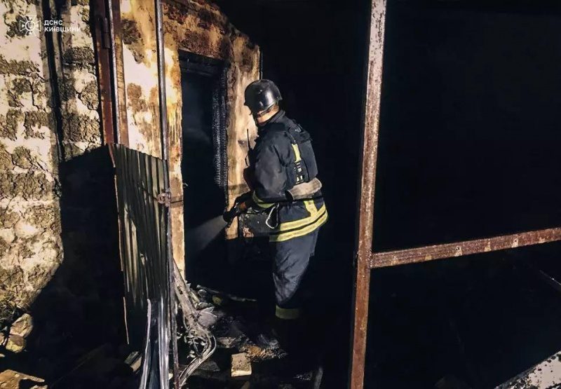 З'явилися фото наслідків атаки дронів у Київській області