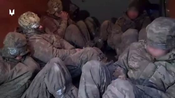Эксклюзивные кадры: ССО показали, как взяли в плен несколько десятков морпехов на Курщине 1 ekskljuzivnye kadry sso pokazali kak vzjali v plen neskolko desjatkov morpehov na kurshhine 8cb691b scaled China Way