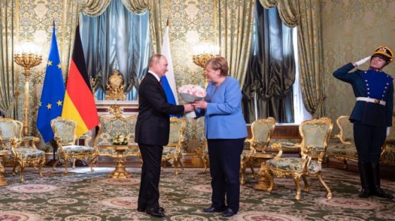 Меркель вспомнила в мемуарах, как Путин боялся Украины в НАТО 1 merkel vspomnila v memuarah kak putin bojalsja ukrainy v nato b2f78d1 scaled China Way