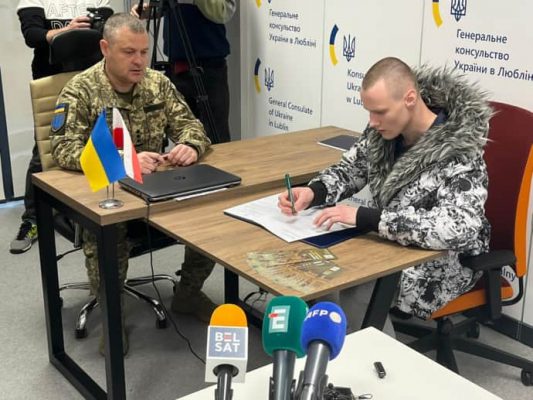 Первые добровольцы Украинского легиона в Польше: уже подали 600 заявок 3 Первые добровольцы Украинского легиона в Польше: уже подали 600 заявок