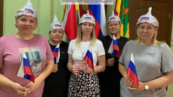 Пранкер заставил учителей в РФ делать патриотические шапочки из фольги – министерство их похвалило 1 pranker zastavil uchitelej v rf delat patrioticheskie shapochki iz folgi ministerstvo ih pohvalilo 9a1fee0 scaled China Way